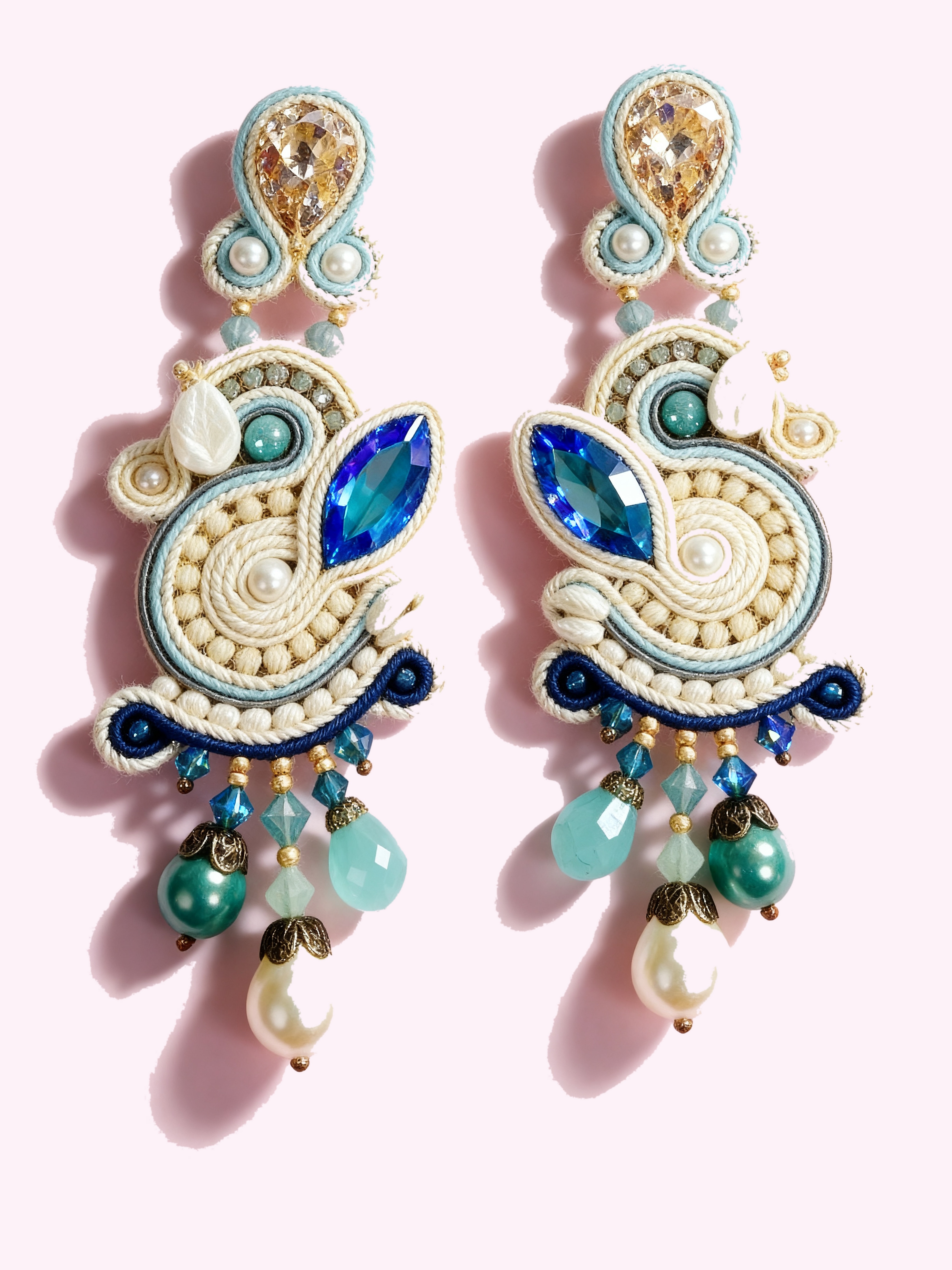 Cercei statement Soutache cu cristale Swarovski – bleu & ivoire